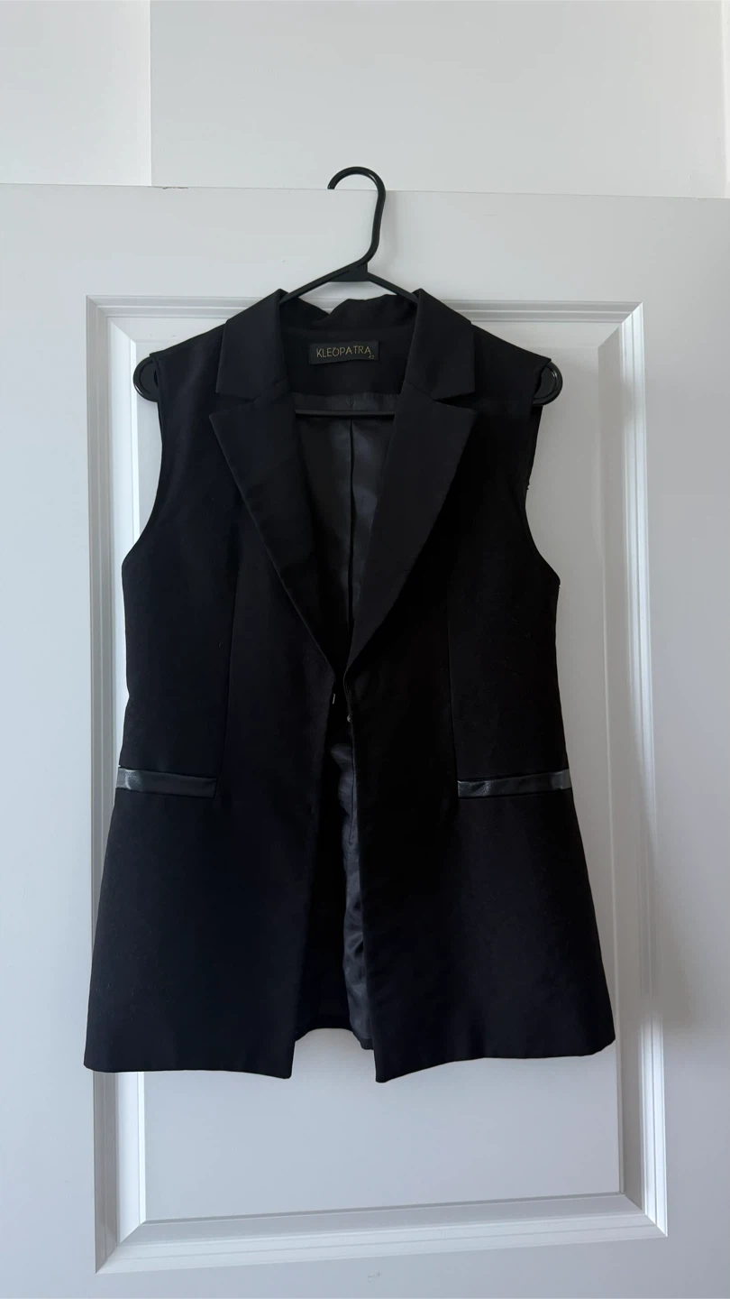 Black Sleeveless Blazer