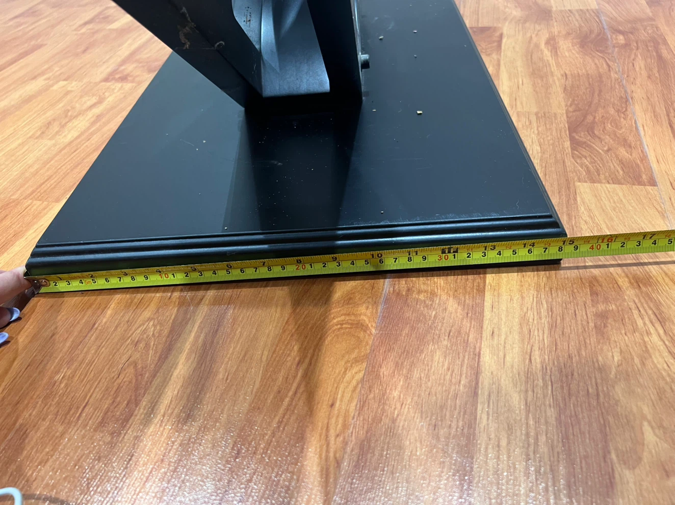 13-Slot Wooden Fan Display Stand - photo 5