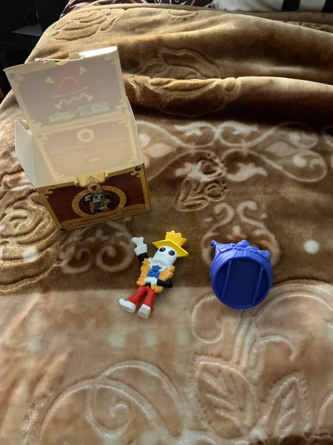 One Piece "Brook" Treasure Chest Figure - photo 2