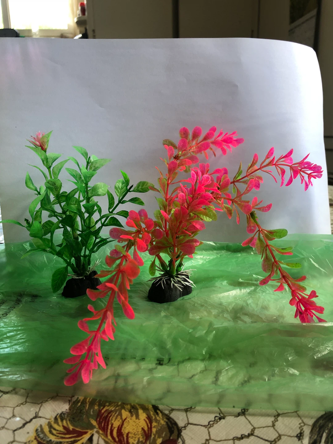 TetraMin Tropical Flakes and 2 Aquarium Plants - photo 2