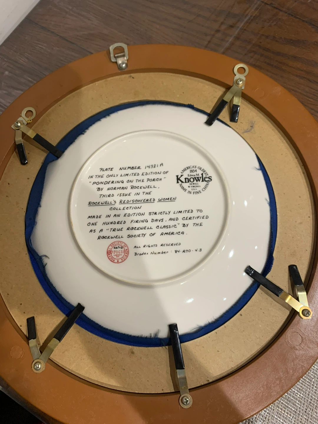 2 Round Wood Shadowbox Frames (Norman Rockwell) - photo 2