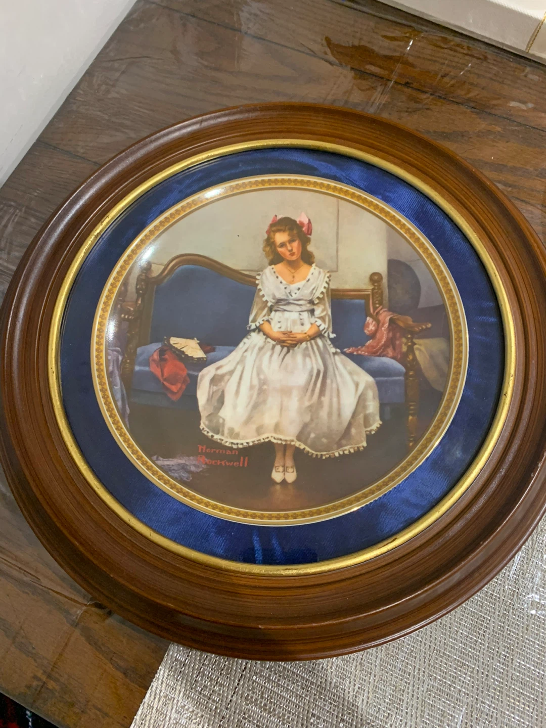 2 Round Wood Shadowbox Frames (Norman Rockwell) - photo 3