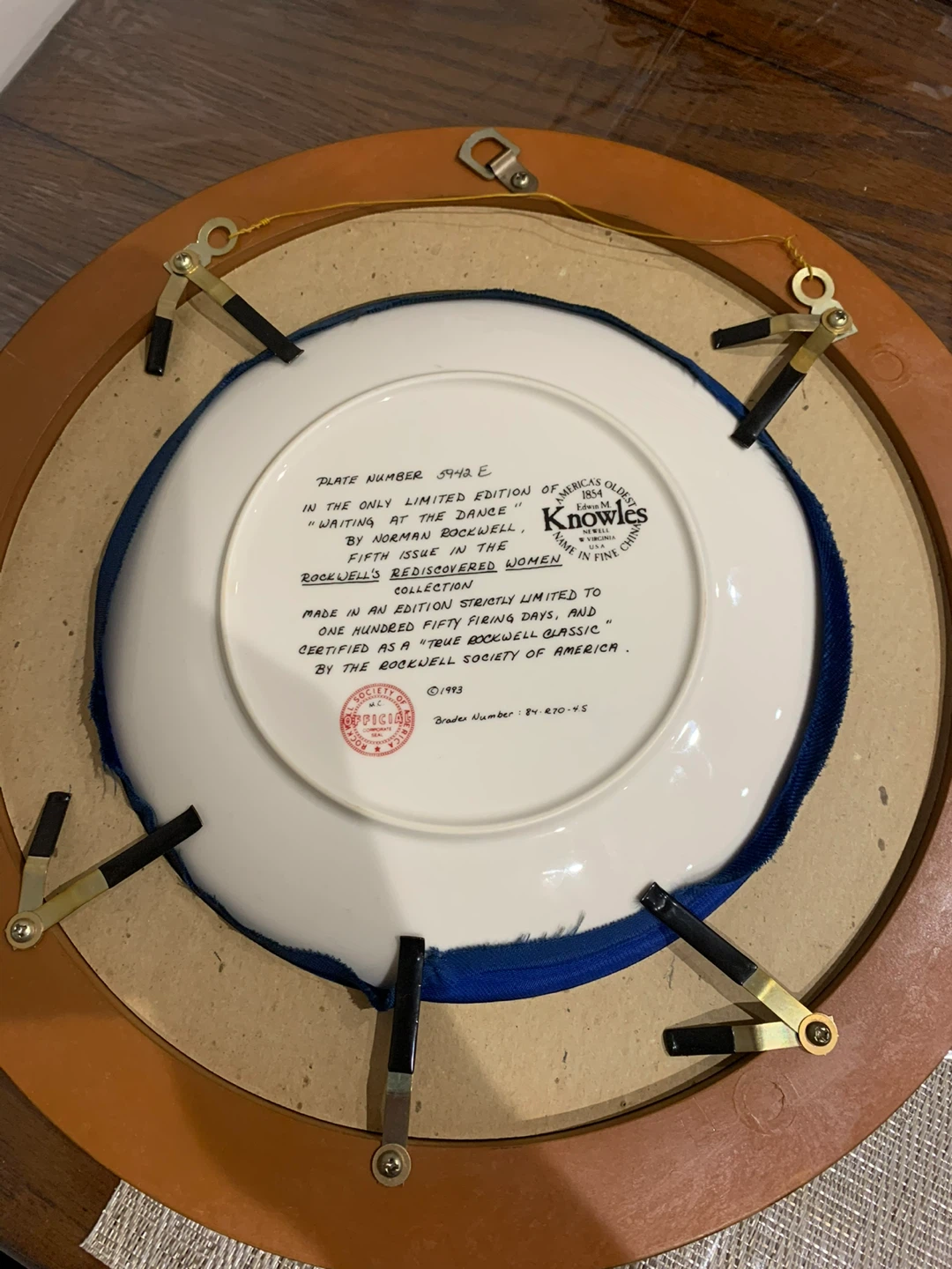 2 Round Wood Shadowbox Frames (Norman Rockwell) - photo 4