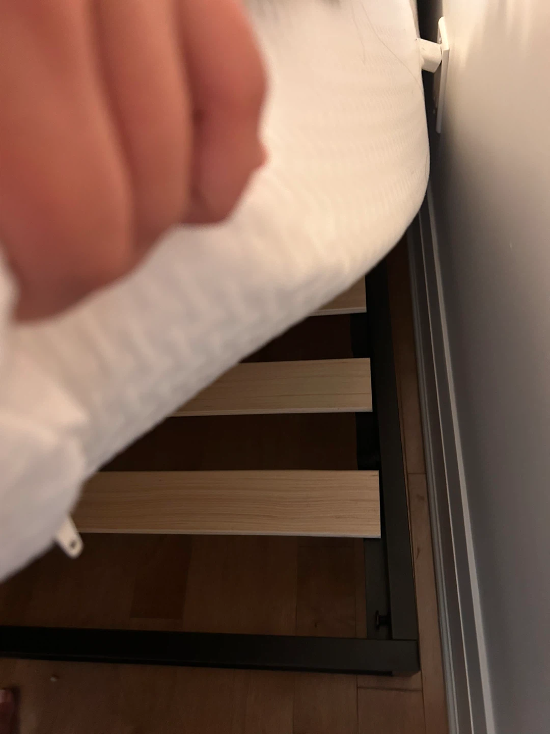 Zinus Double Bed Frame 6in low - photo 3