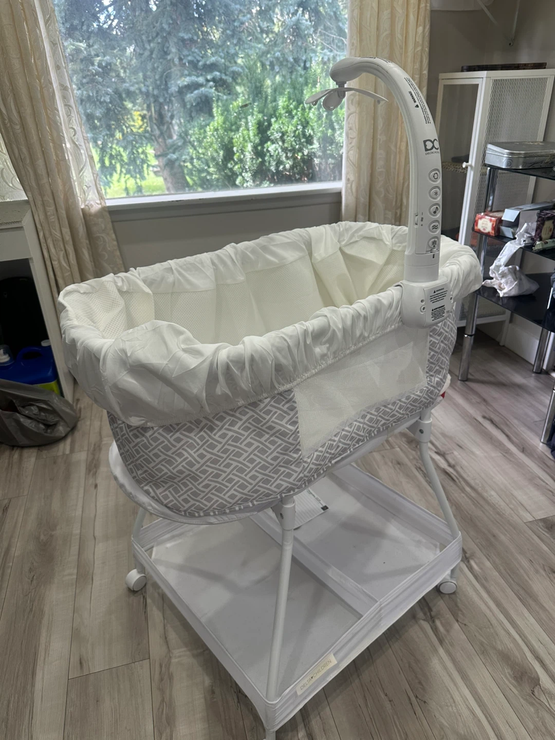 Delta Children Bassinet - photo 3