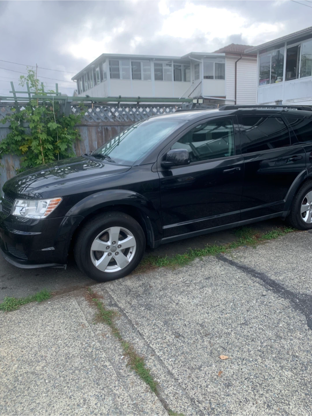 Dodge Journey mid-size crossover SUV - photo 2