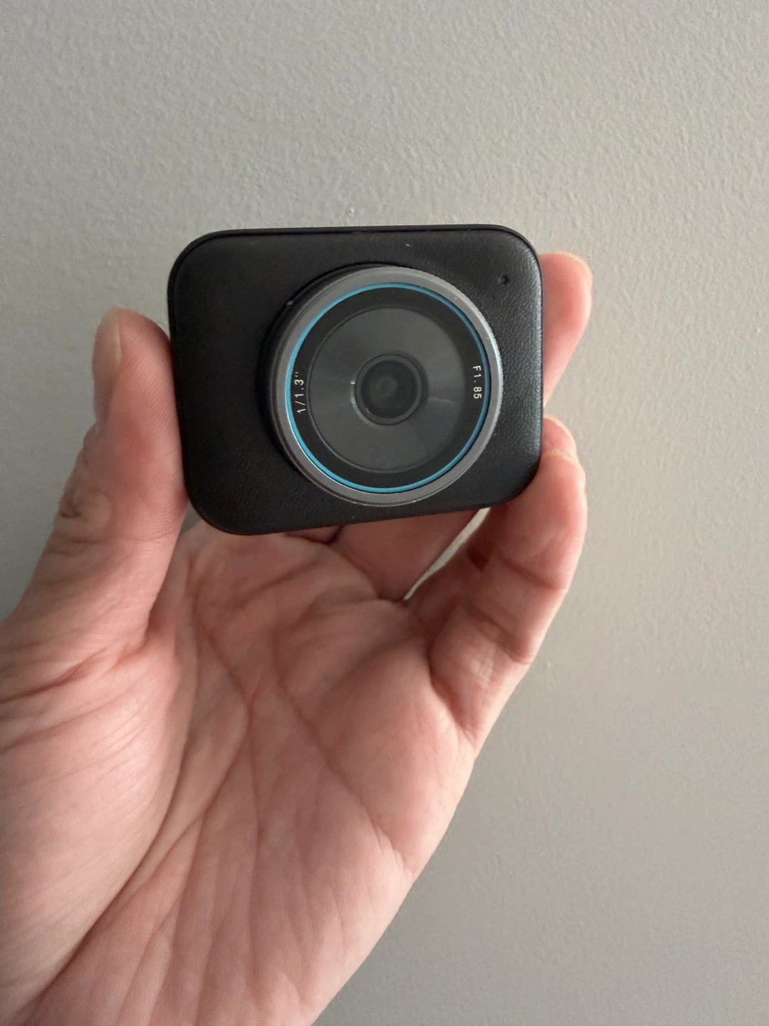 Like new, less than a month old Yololiv Yolocam S3