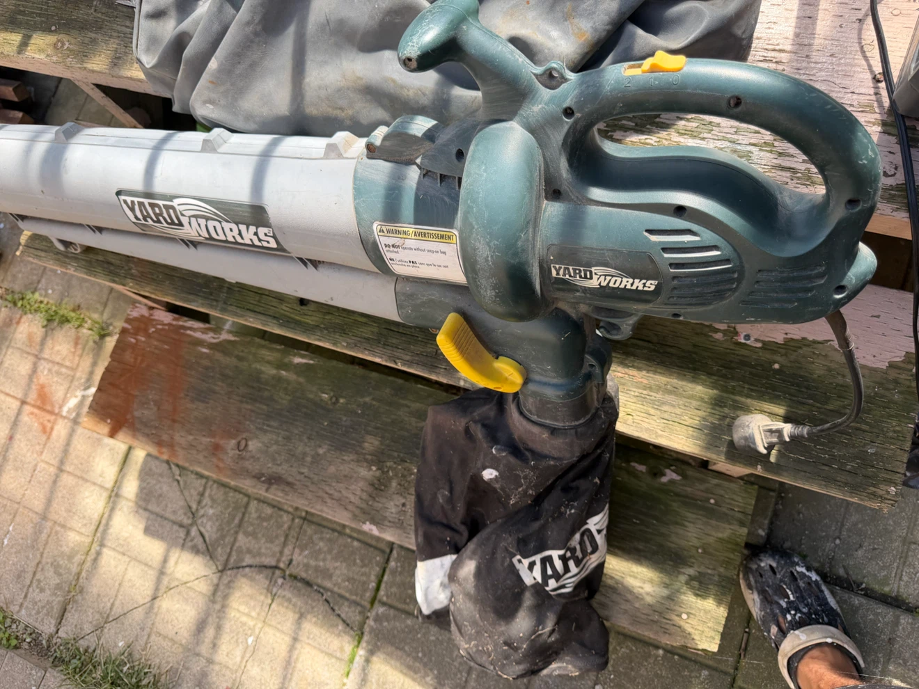 Yardworks Electric Leaf Blower