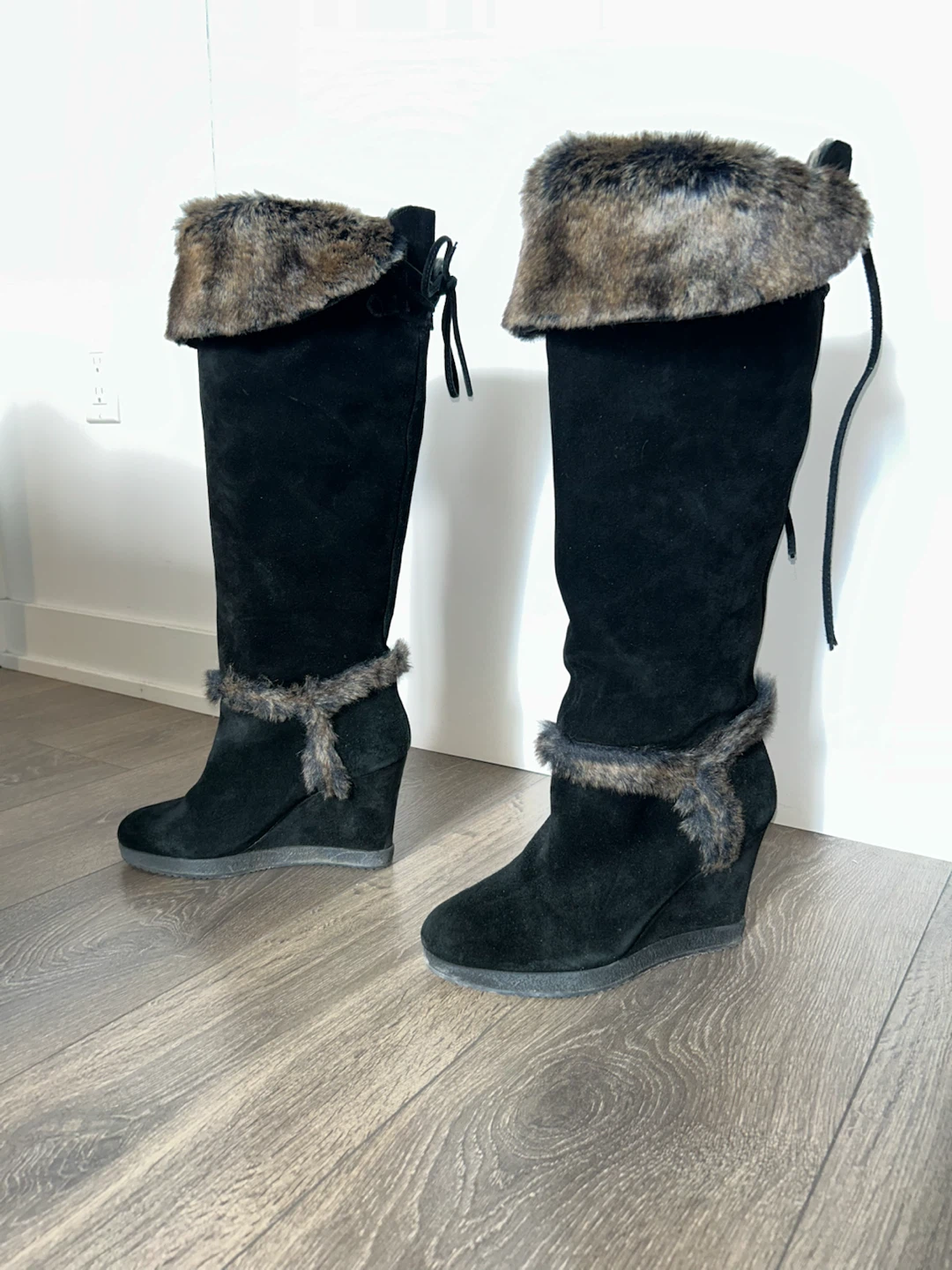GUESS Black Suede Wedge Boots with Faux Fur Trim - photo 4