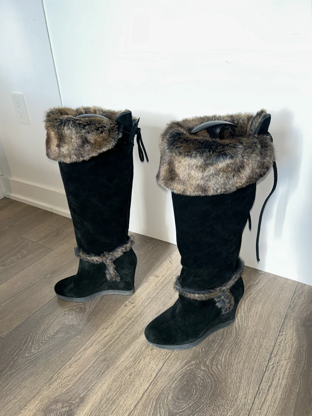 GUESS Black Suede Wedge Boots with Faux Fur Trim - photo 5