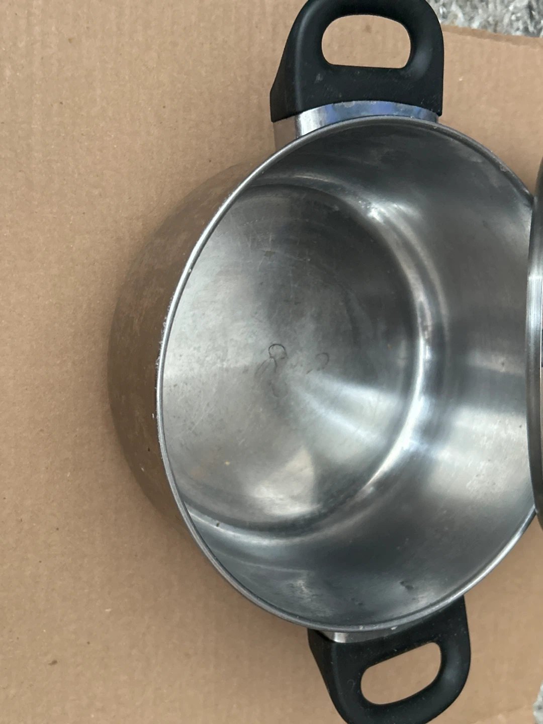 Free lid. Stainless Steel Pot with Black Handles