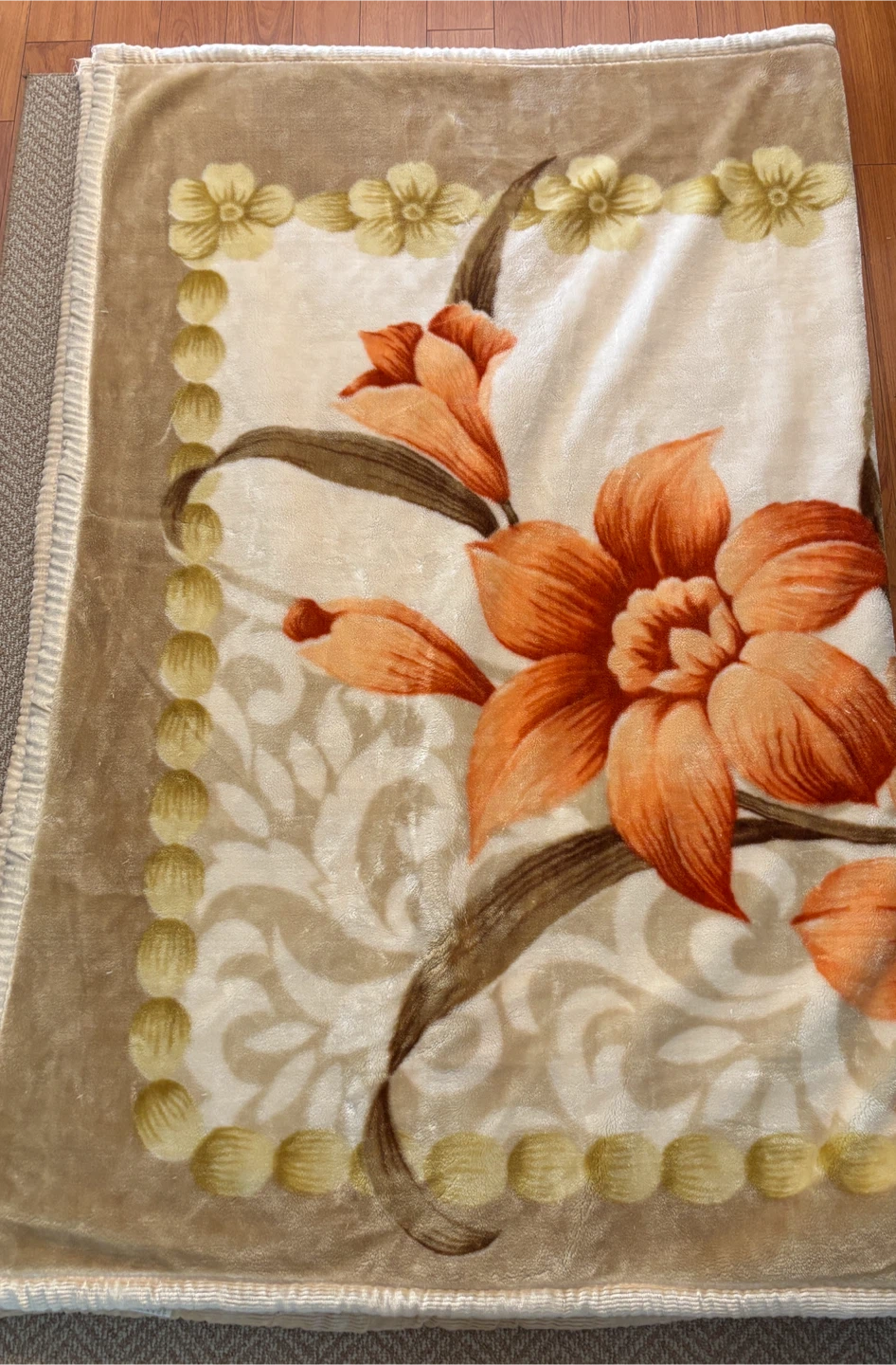 Beautiful Floral pattern thick fleece blanket (5.5 x 7 feet) - photo 2