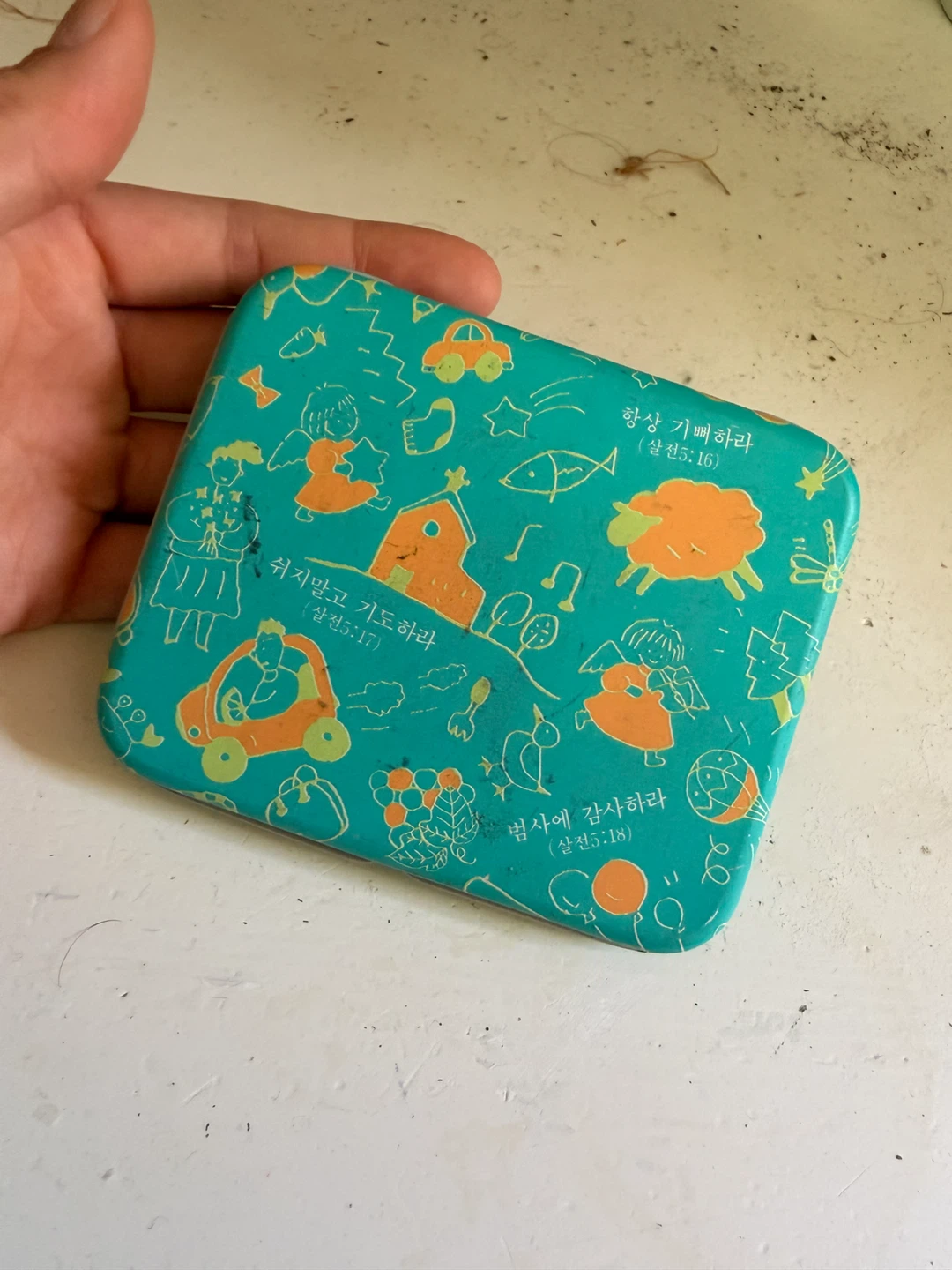 Cute Mini Sewing Kit with Thread and Needles