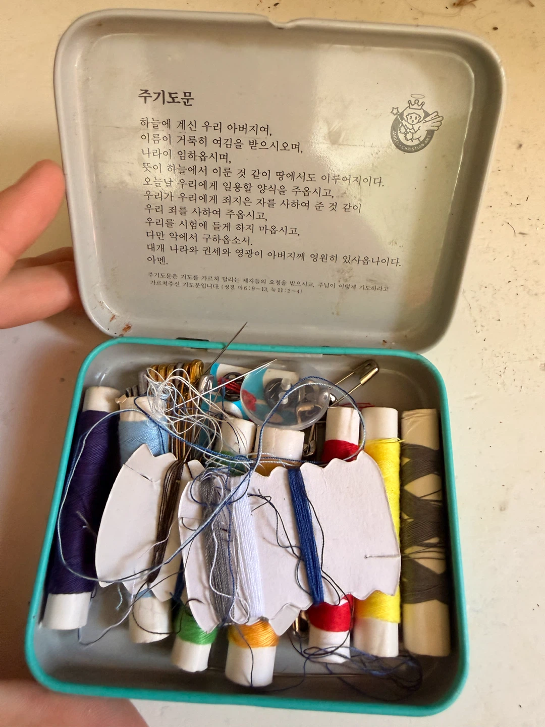 Cute Mini Sewing Kit with Thread and Needles - photo 2