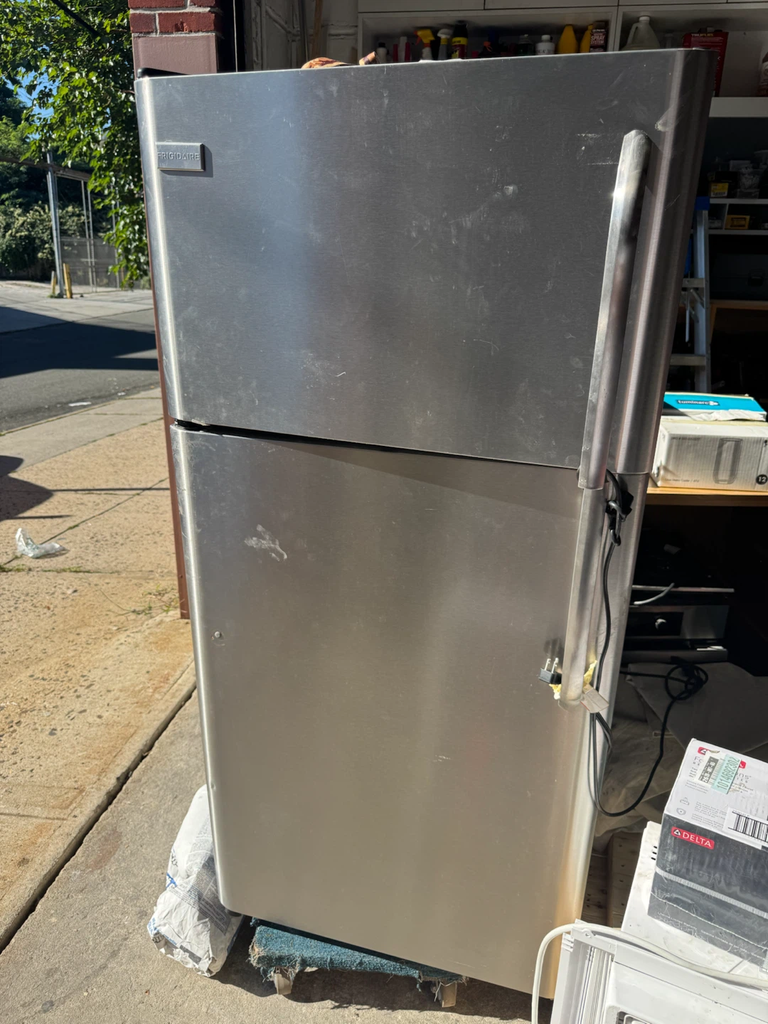 30” Frigidaire Top-Freezer Refrigerator Stainless Steel