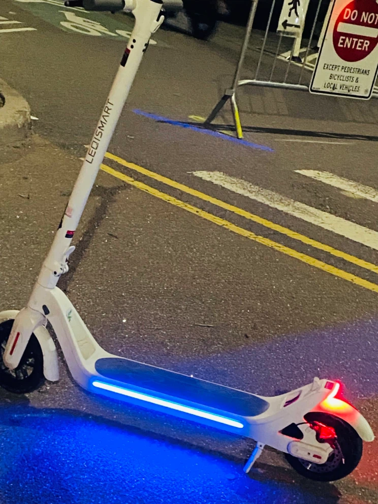 LEQISMART Electric Scooter - photo 2