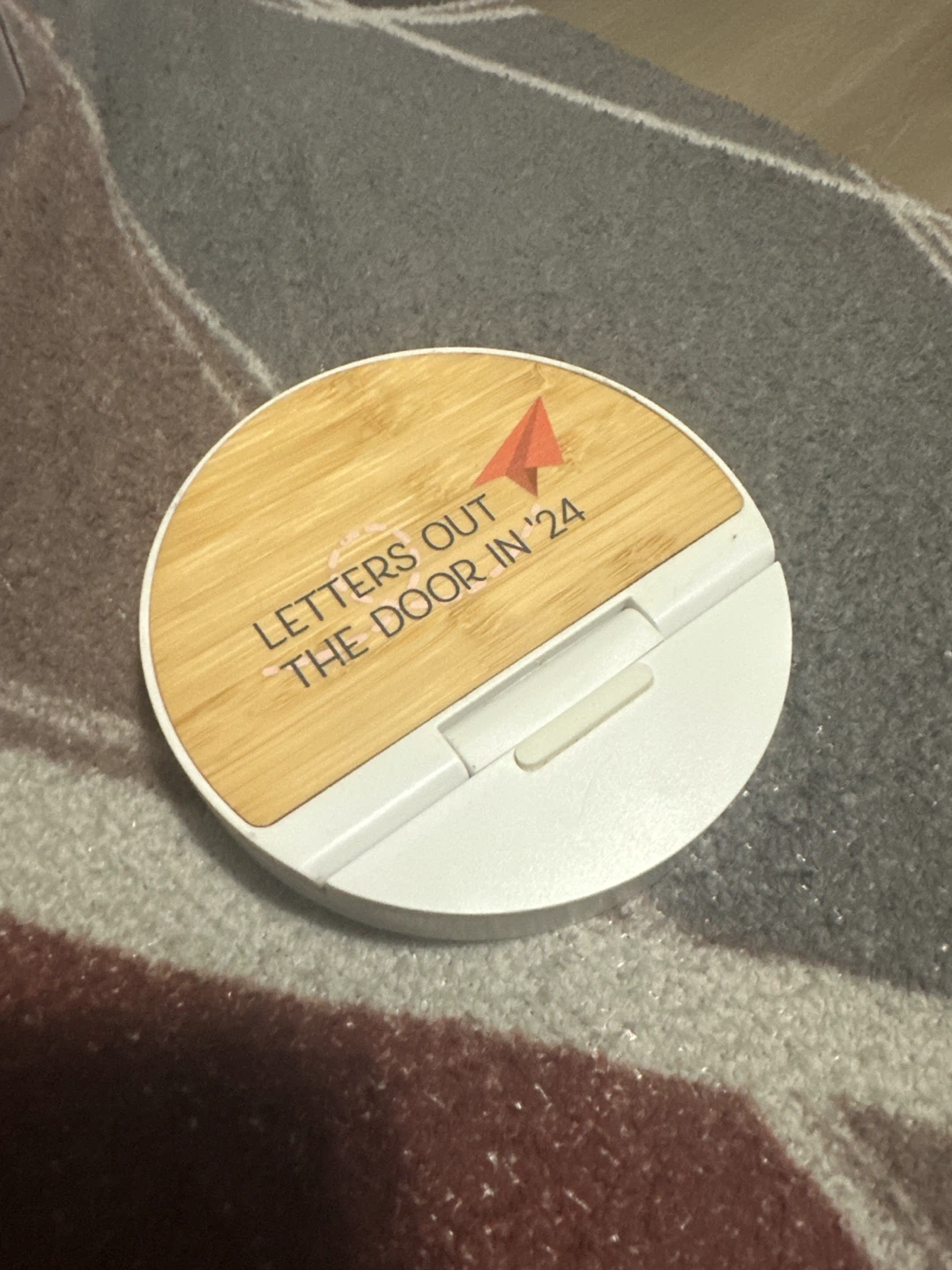 Wireless Charging Pad Stand Model 25900