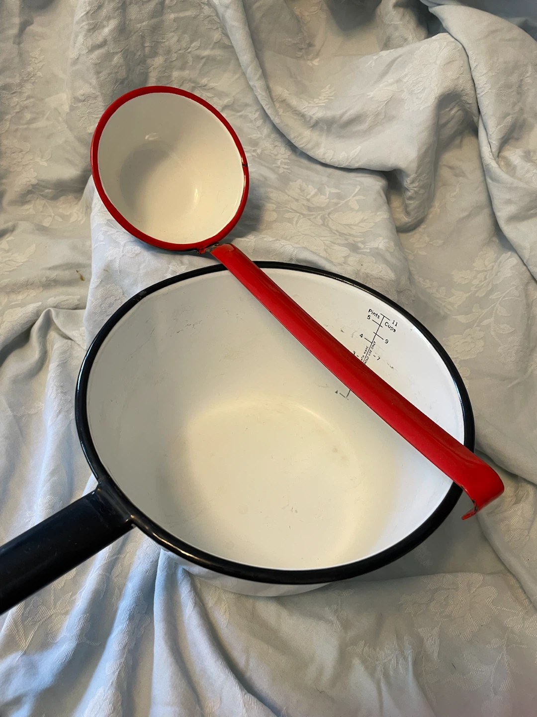 Enamel Measuring Pot and Ladle antique - photo 4