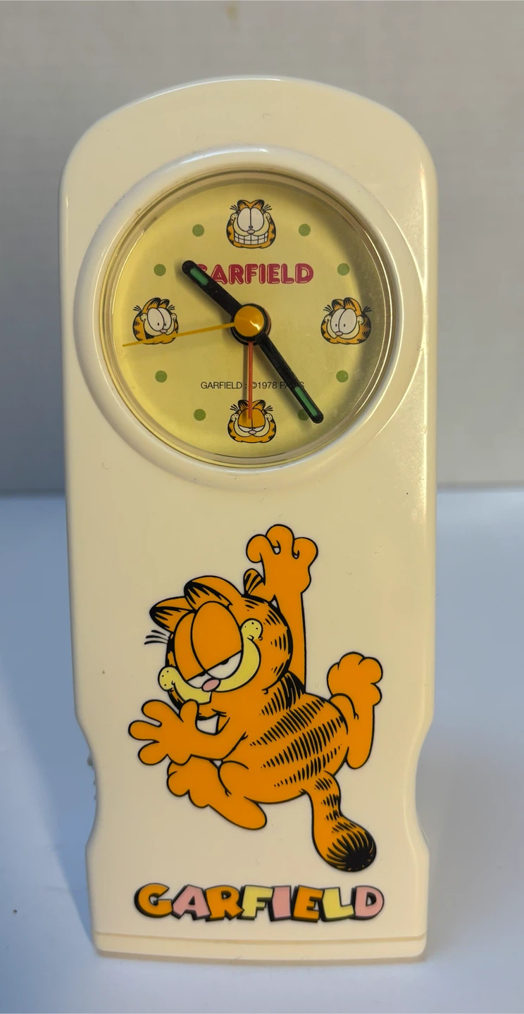 Vintage 1978 Garfield Clock and Flashlight