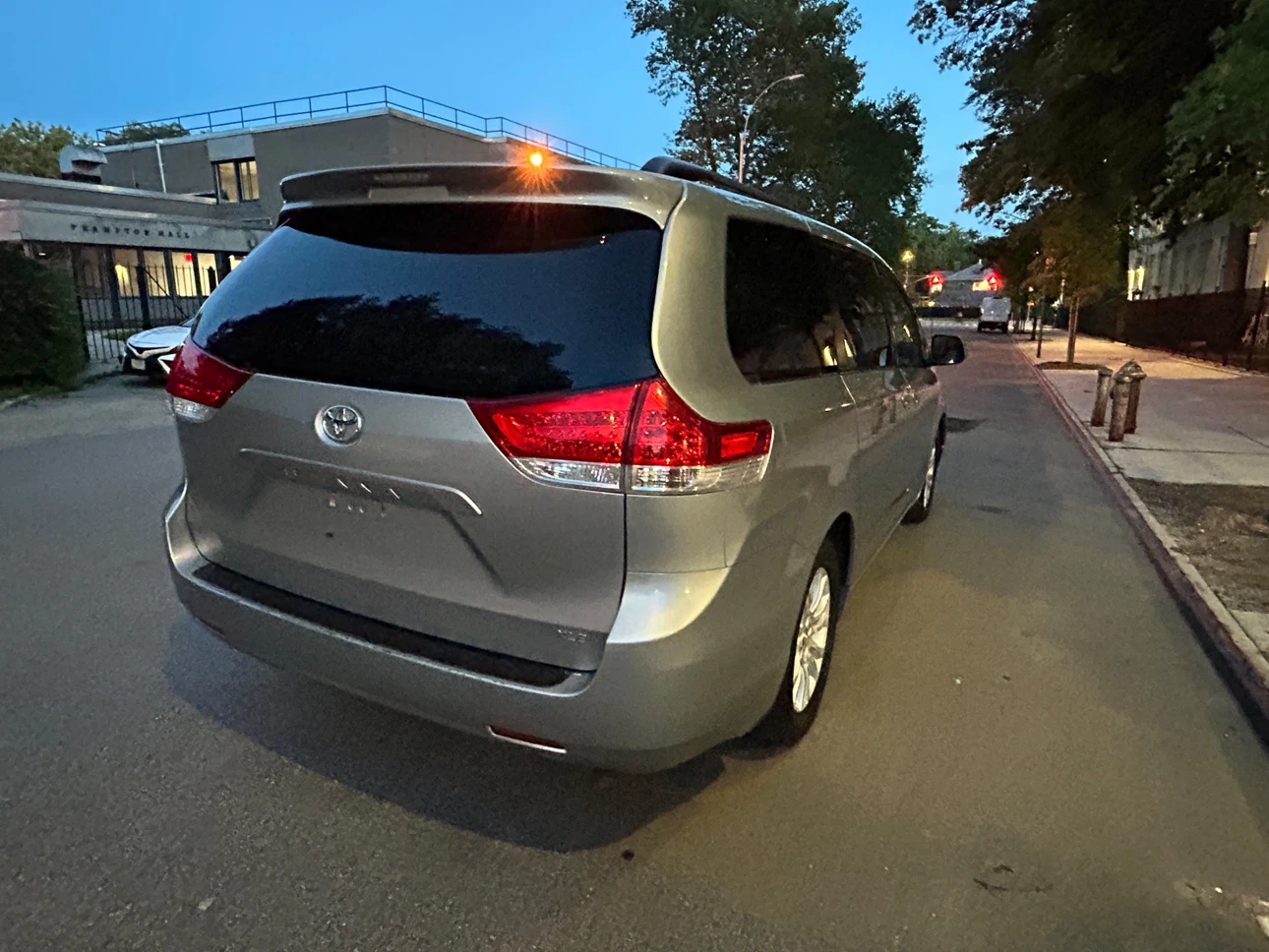 2013 Toyota Sienna XLE - photo 4