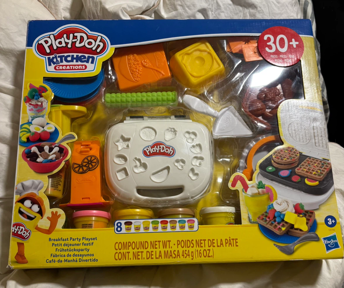 Playdoh set new in box