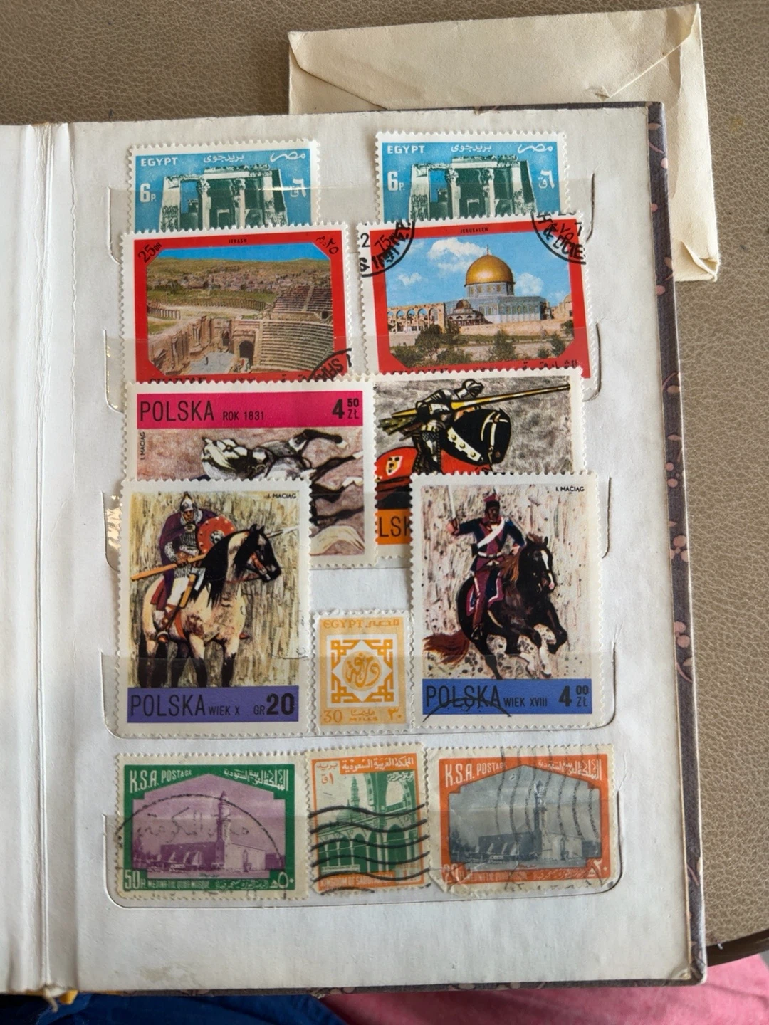 Vintage International Postage Stamp Collection Album - photo 3