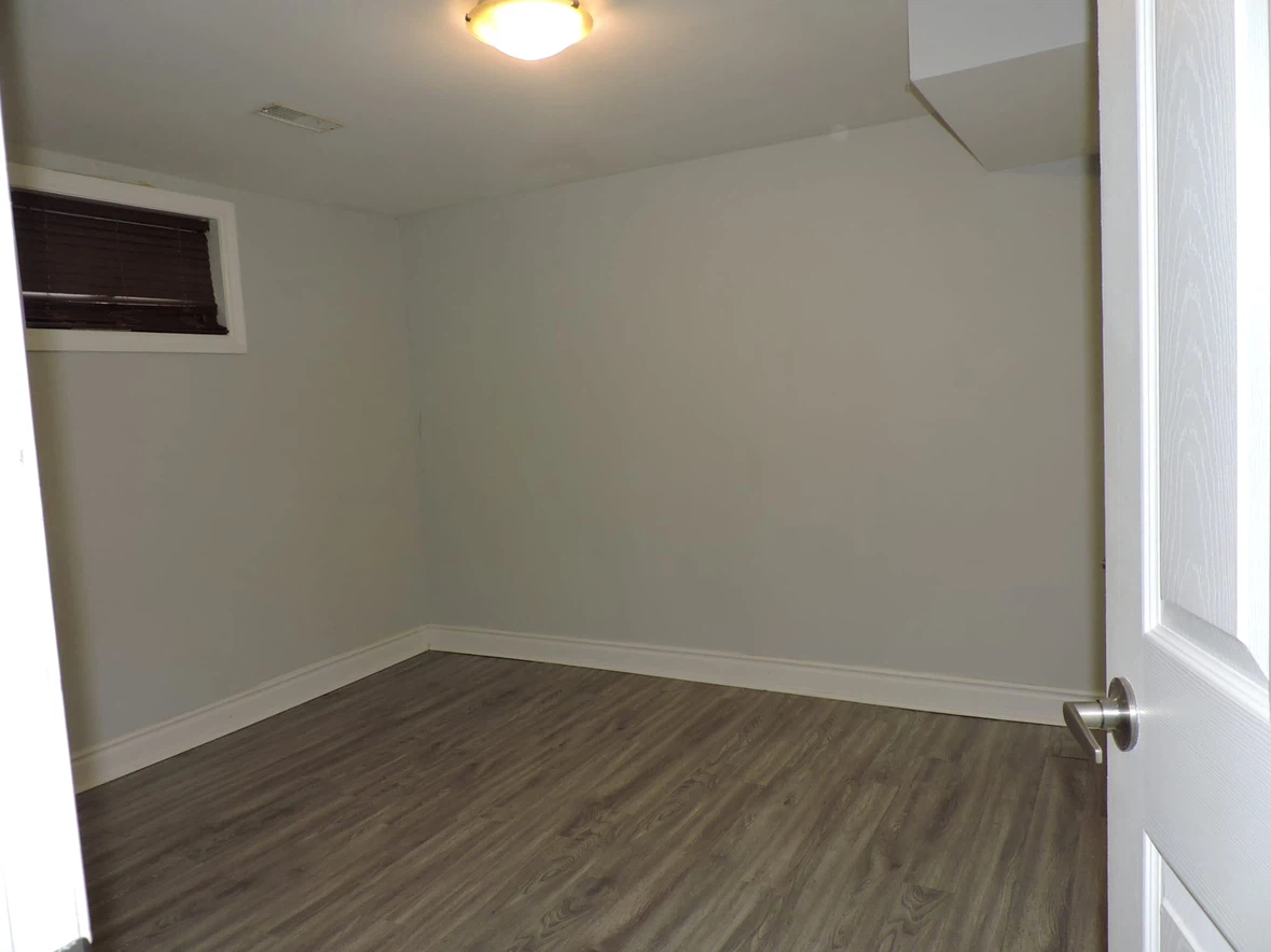 Basement for rent - photo 4