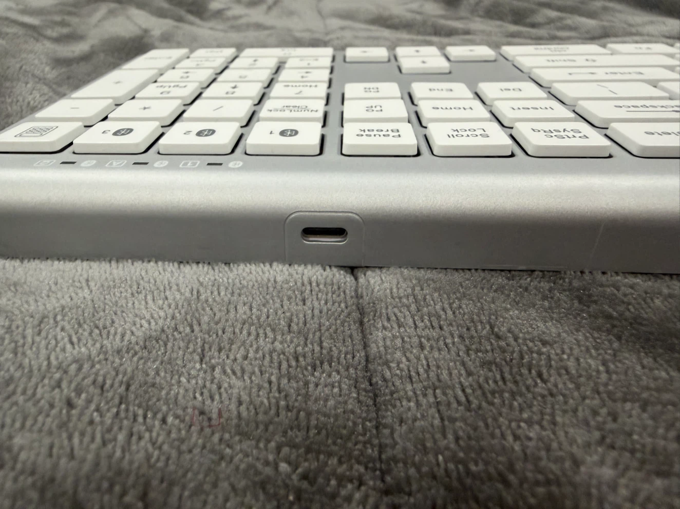 Rechargeable Bluetooth Keyboard USB-C Full Size Multi-Device - photo 3
