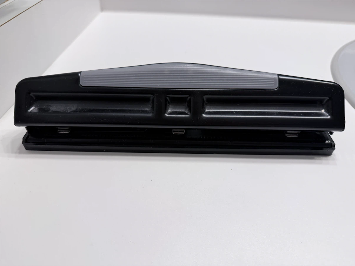 Black 2-Hole Puncher
