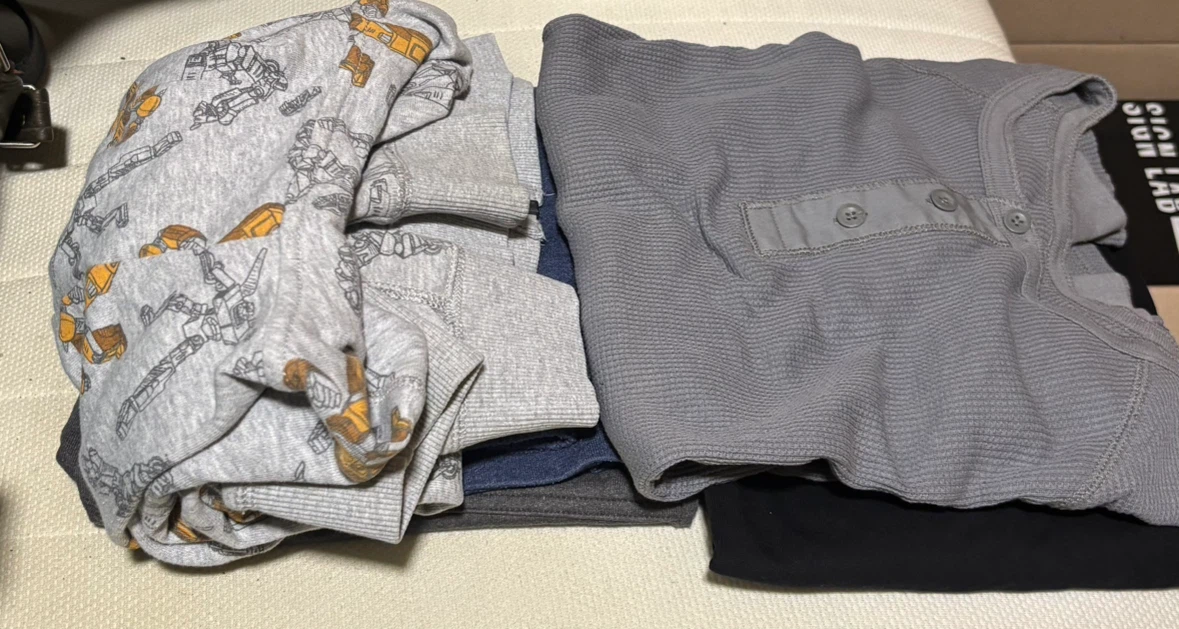 Full bag of kids clothes - photo 4