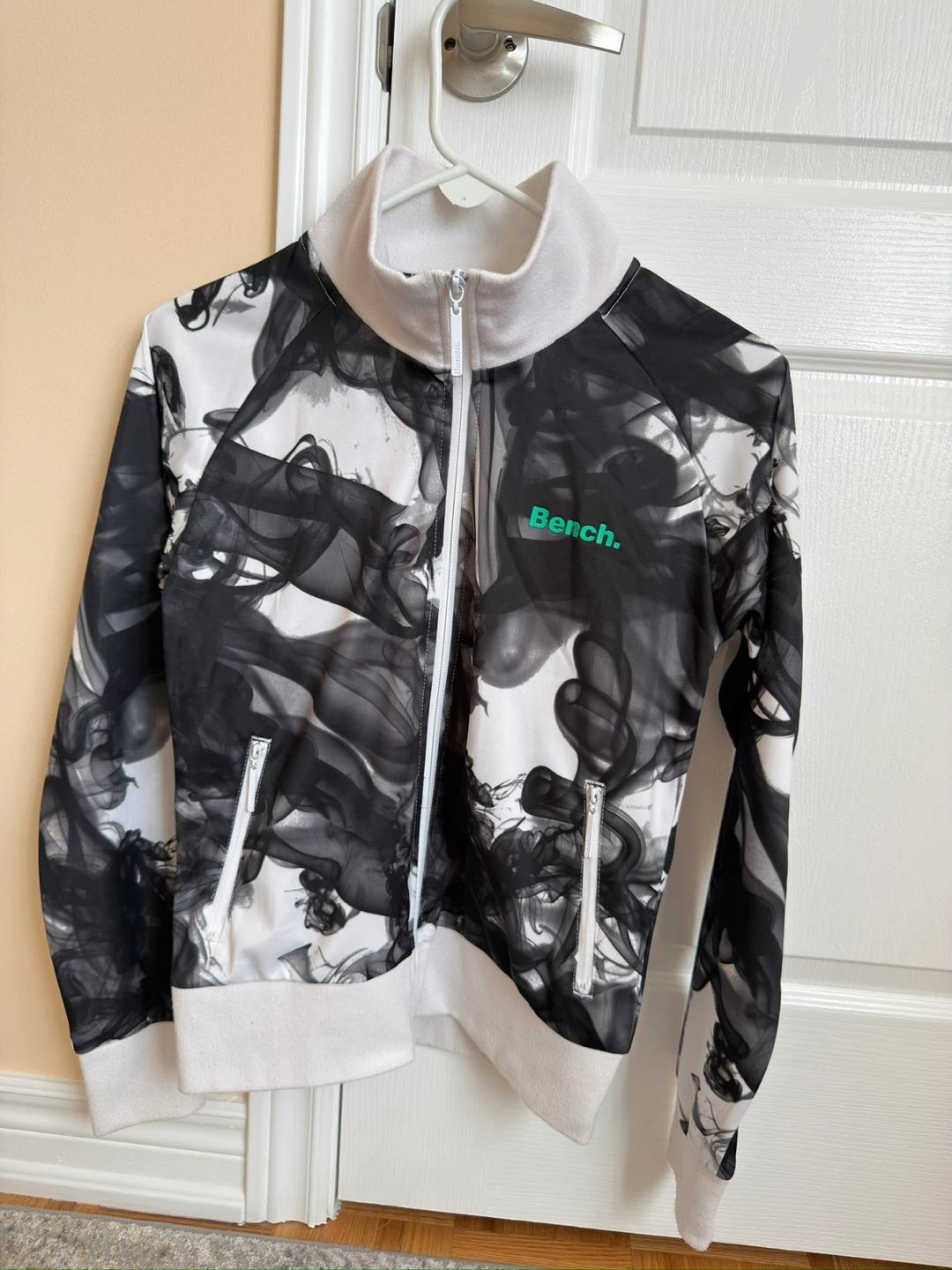 Bench Track Jacket - size M