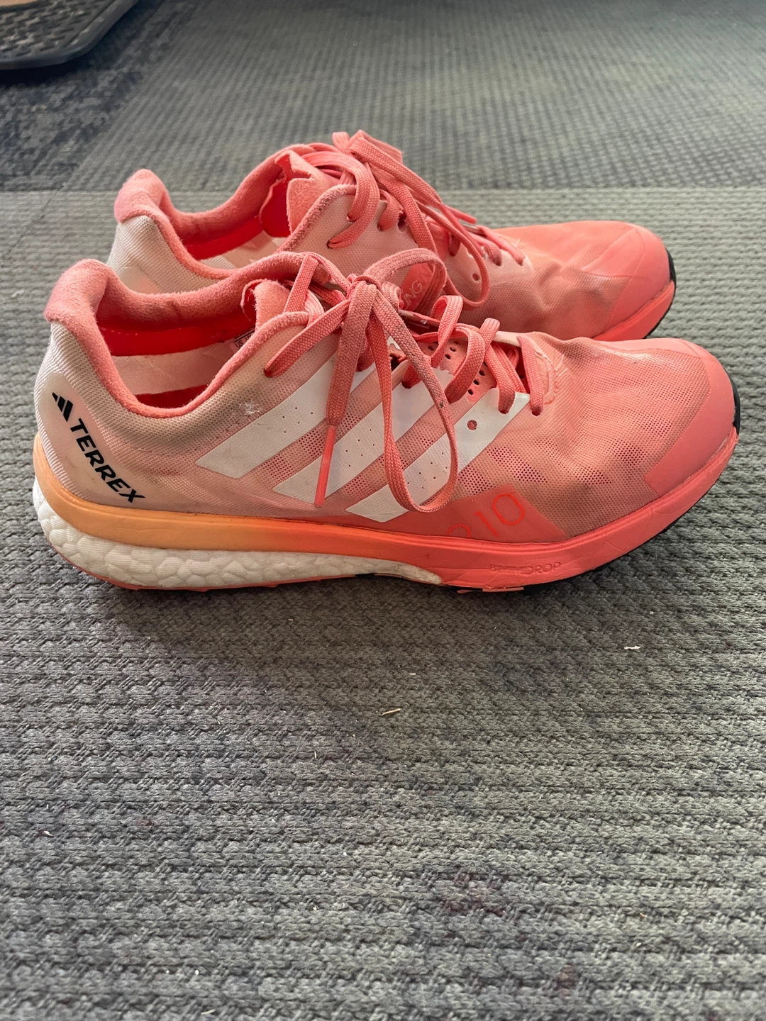 Women’s runners Sz 5
