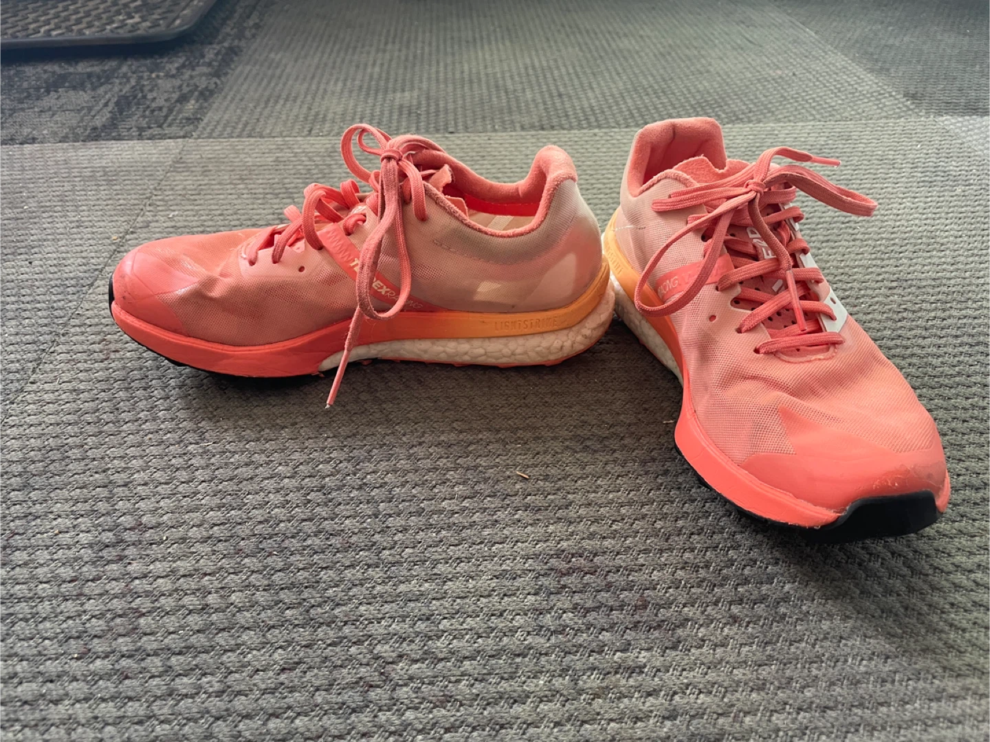 Women’s runners Sz 5 - photo 4