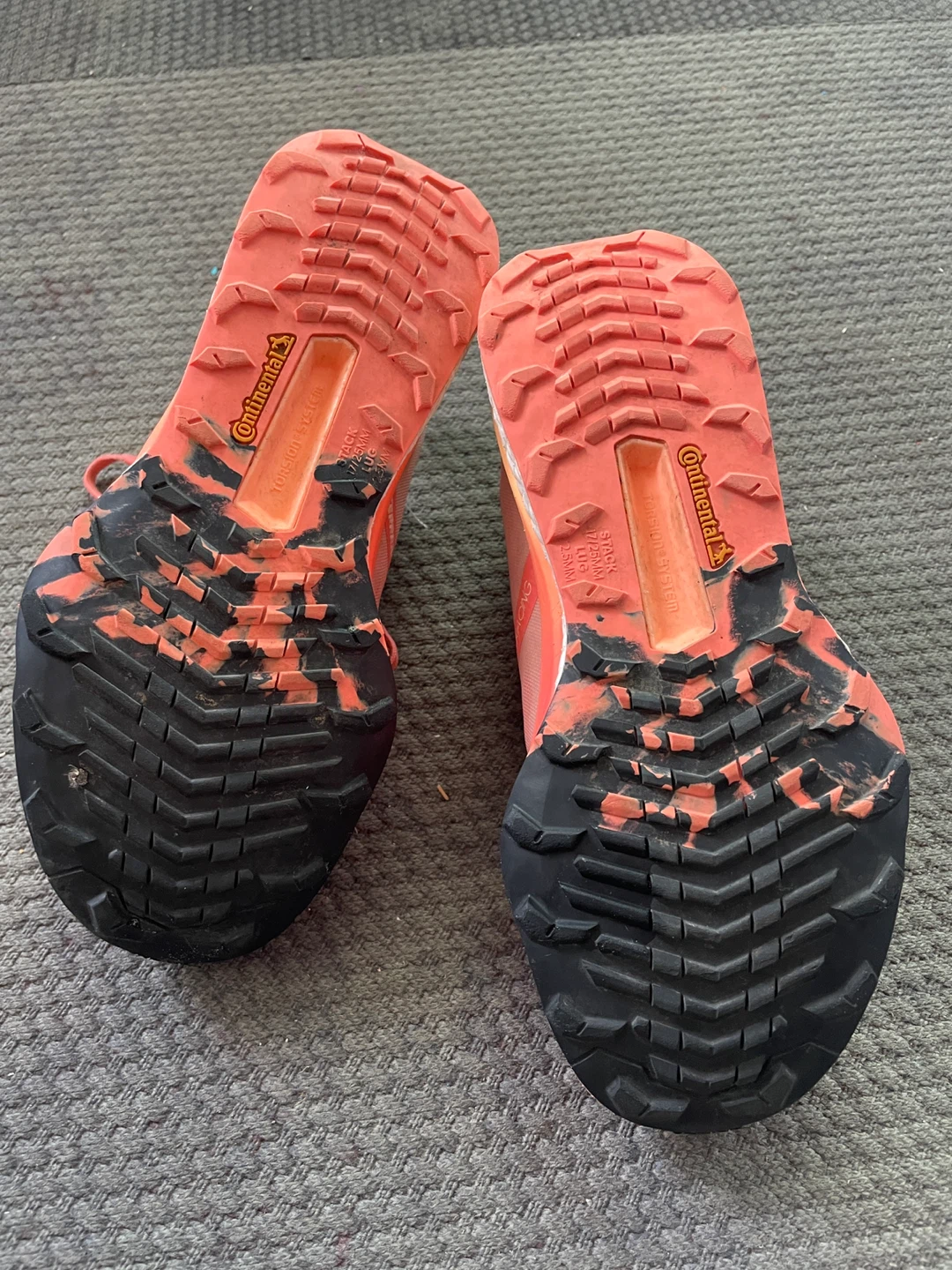 Women’s runners Sz 5 - photo 3