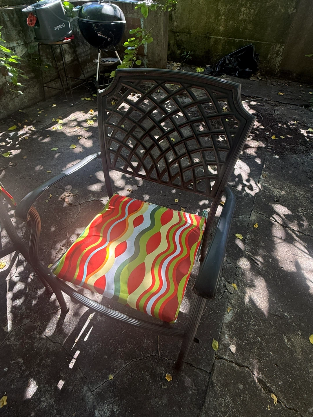 Round Patio Table and Chairs Set with Umbrella - photo 3