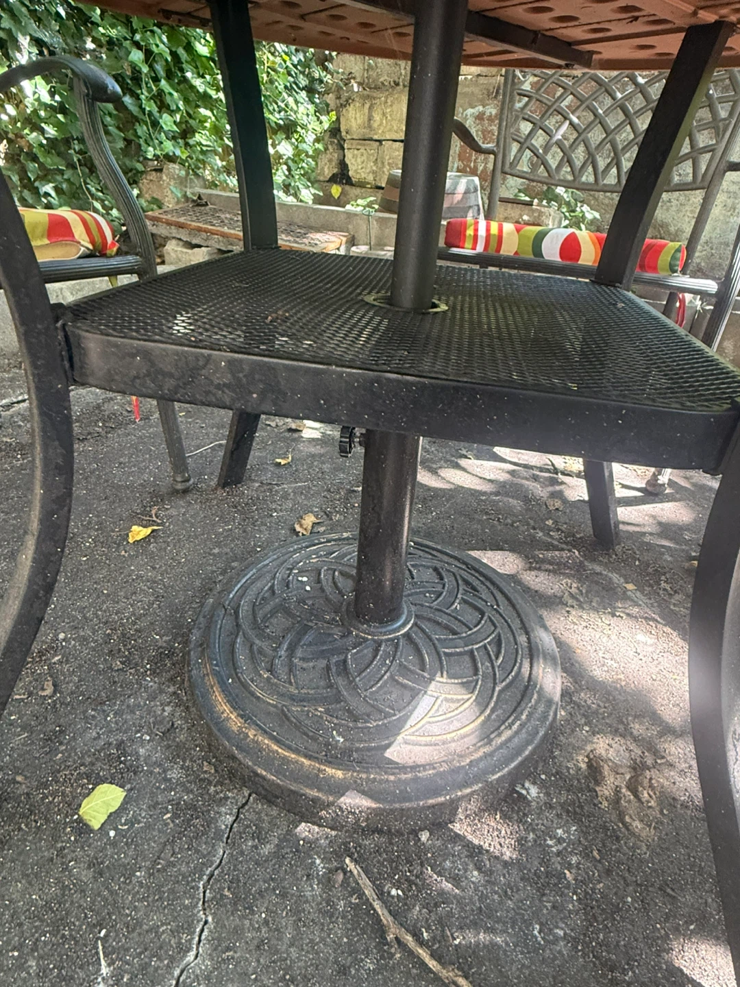 Round Patio Table and Chairs Set with Umbrella - photo 5