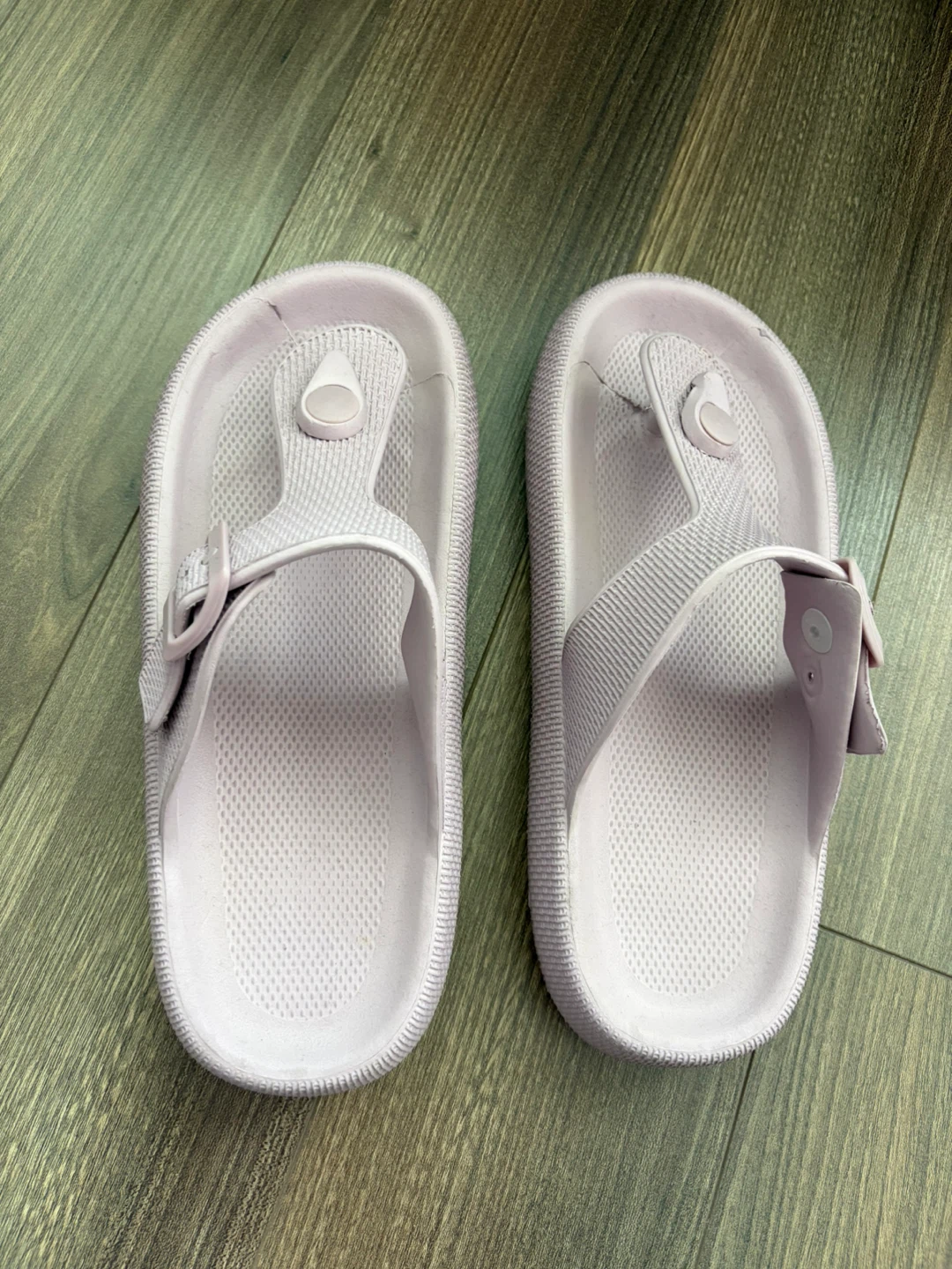 CUSHIONAIRE Women’s Recovery Cloud Sandals