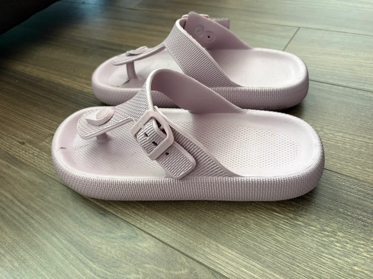 CUSHIONAIRE Women’s Recovery Cloud Sandals - photo 2