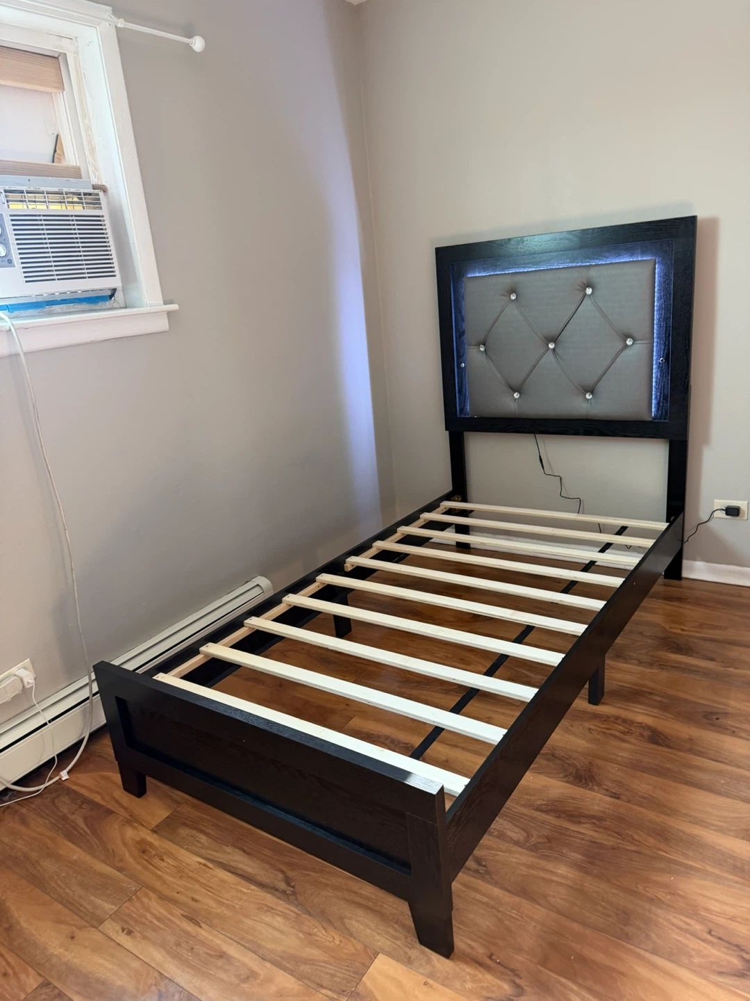Twin Bed Frame with Tufted Headboard mattres