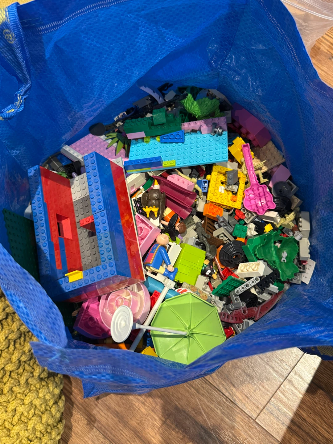 Large assortment of mixed LEGO pieces