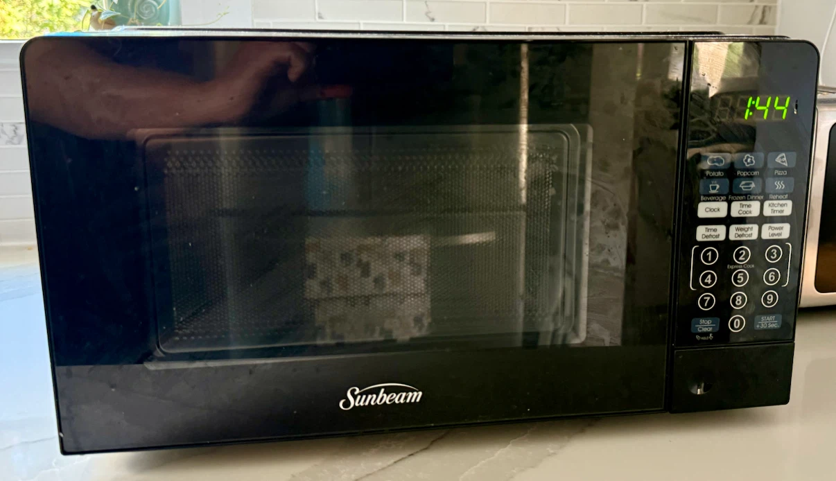 Sunbeam Microwave Oven Black 0.7 cu. ft.
