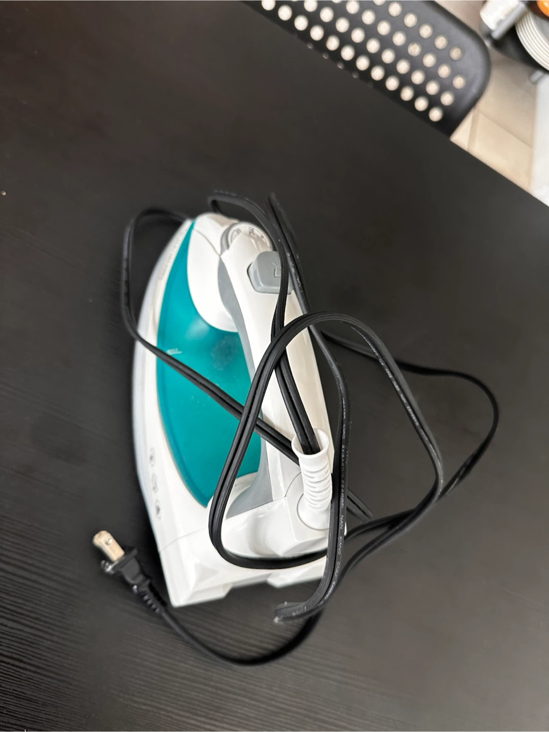 Black+Decker Steam Iron - photo 3