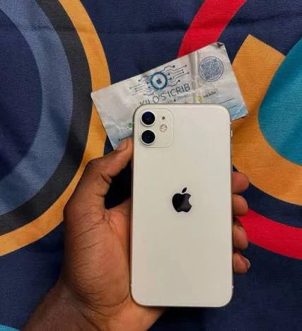 Apple iPhone 11 - 64 GB - White