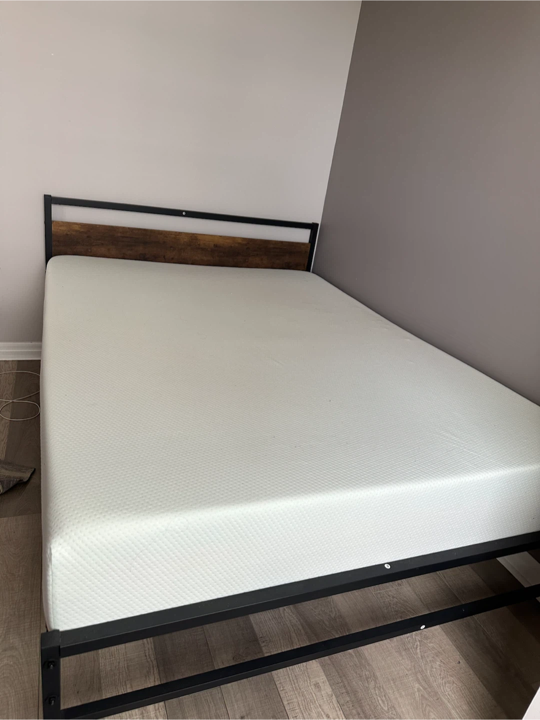 Queen Metal Platform Bed Frame & Zinus 12” Memory Foam Mattress