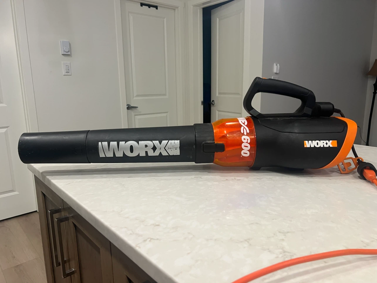 WORX 600 Electric Leaf Blower - photo 2