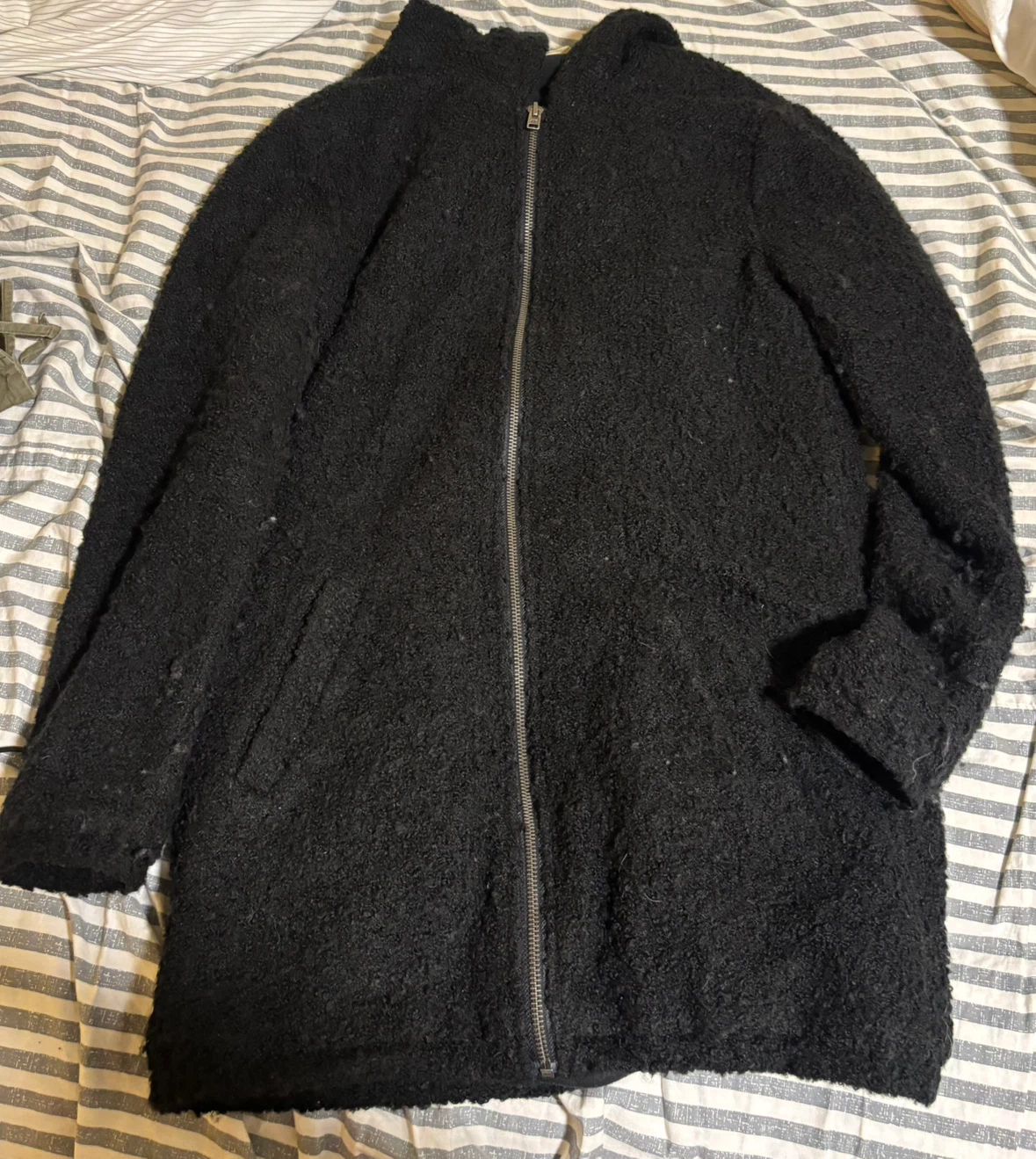 Hollister sweater size S