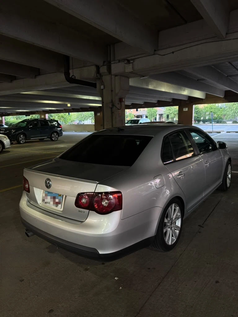 2010 Volkswagen Jetta 2.0T Sedan - photo 4