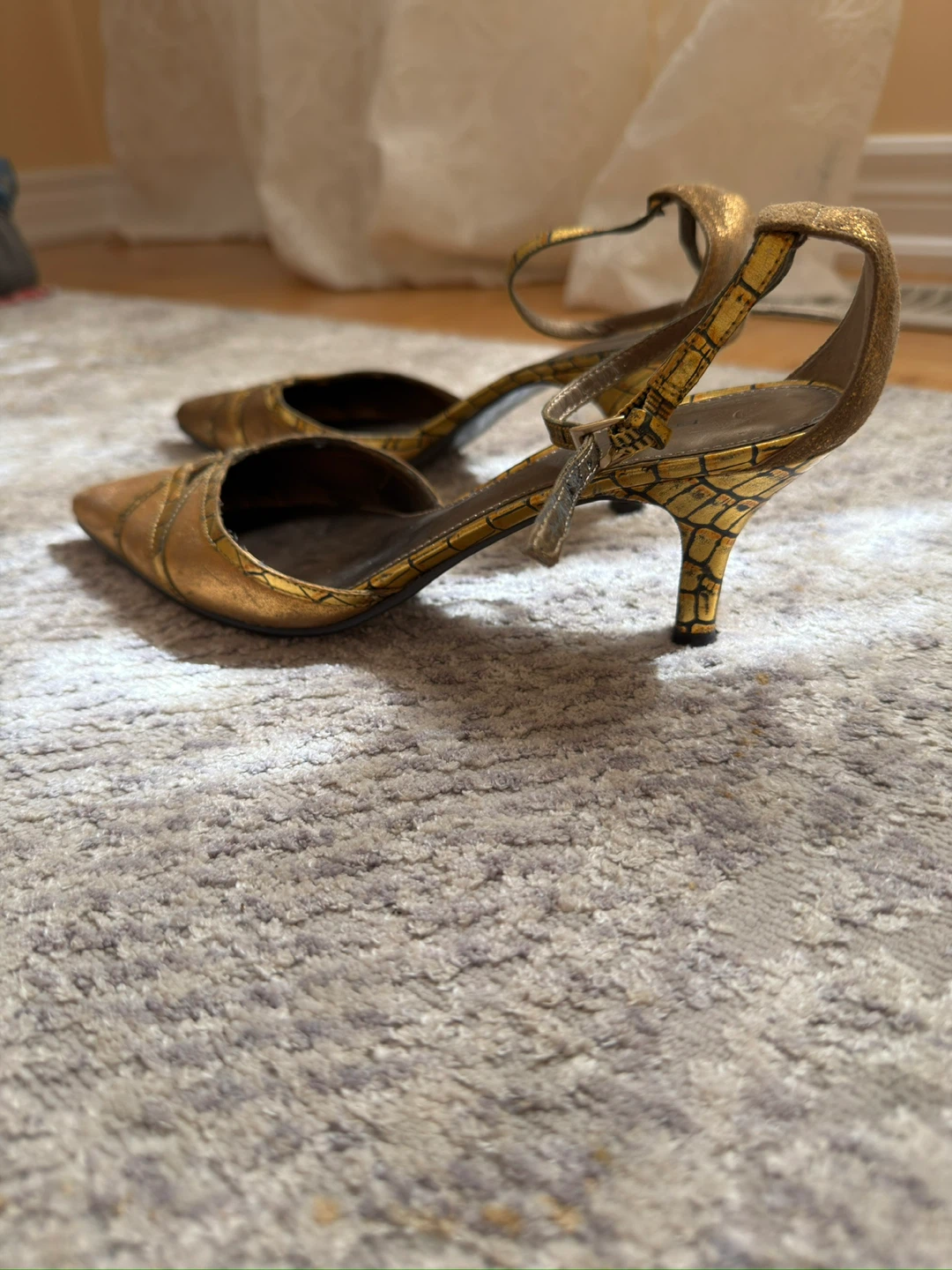 Bandolino Gold Metallic Heels - photo 4