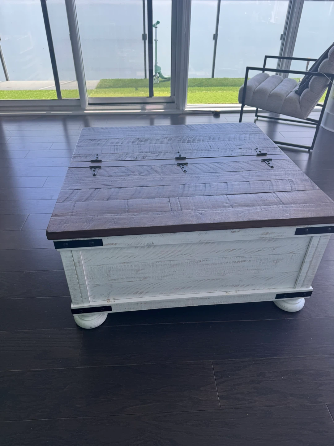 Ashley Farmhouse Lift-Top Coffee Table with Storage – Like New - photo 2