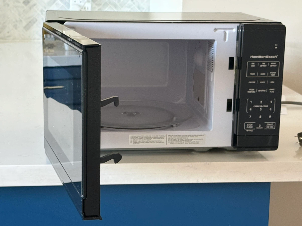 Hamilton Beach Microwave Oven - photo 2